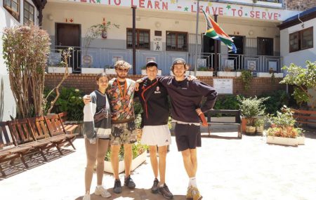 On 22 November, the time had finally come: the new volunteers Yamina, Leo, Vincent and Lasse landed in Cape Town. After months of waiting, the four arrived finally in South Africa for the orientation seminar before taking the bus to the new project at the DOW Academy in Botswana.