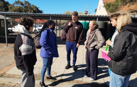 Auch in diesem Jahr sind wieder motivierte Freiwillige über das weltwärts-Programm in Kapstadt und Umgebung gestartet. PLAY HANDBALL Südafrika wird von fünf neuen Gesichtern im Rahmen ihres entwicklungspolitischen Freiwilligendienstes unterstützt. Auch in Kenia wird es neue Freiwillige geben, die allerdings erst Mitte September eintreffen werden. Die neuen Teammitglieder in Südafrika heißen Zoe, Salome, Liv, Mathis […]