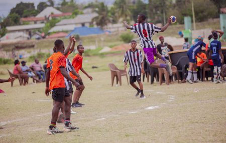 PLAY HANDBALL partnered with the “Go For Goals” Sports Centre to host an exciting two-day handball and education tournament on August 30 and 31, 2024, inspired by the spirit of the Play Handball SuperCup. The theme, “UMOJA NI NGUVU,” meaning “Stronger Together” in Swahili, resonated throughout the event.