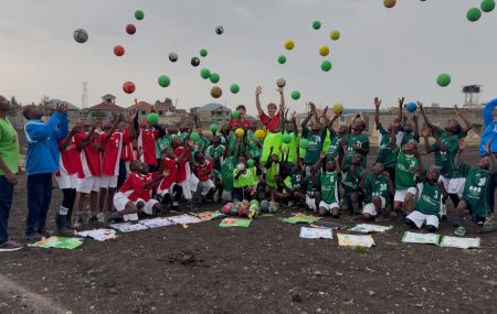 Mit der Trikotspende von FRISCH AUF Göppingen und den gespendeten Handbällen der Firma PASSA SPORTS aus Köln fühlen sich die Kinder in Machakos, Kenia, wie die Profis. DANKE! (Ein Bericht von Jonas Ott, weltwärts-Freiwilliger für PLAY HANDBALL in Kenia in Partnerschaft mit Kultur-Life) Mein Name ist Jonas Ott. Ich bin 18 Jahre alt und komme […]